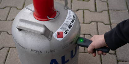 Der Berger CH410 Gascontrol F&uuml;llstandsmesser an einer Gasflasche im Einsatz.