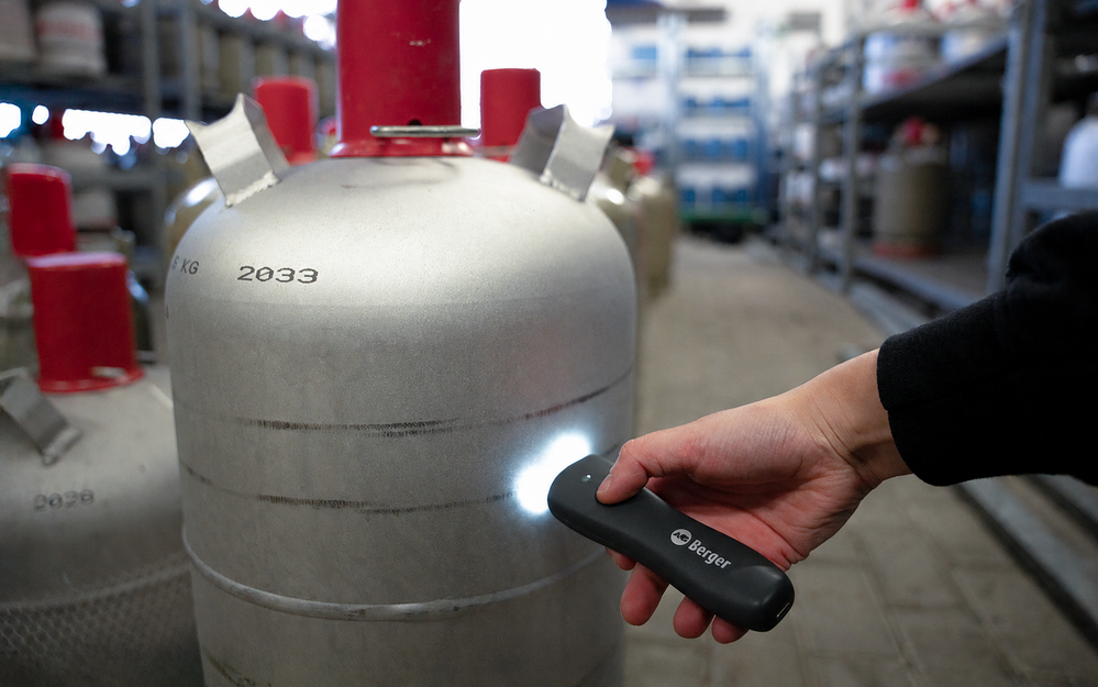 Der Berger CH410 Gascontrol Füllstandsmesser verfügt über eine praktische LED-Leuchte – ideal für die Kontrolle im Gaskasten.