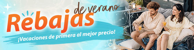 Banner con, a la izquierda, el texto naranja-azul "Soldes d'&eacute;t&eacute;" y debajo el texto franc&eacute;s "Les plus belles escapades au meilleur prix!", a la derecha tres personas sentadas una junto a la otra en un asiento, una maleta con ruedas junto a ellas