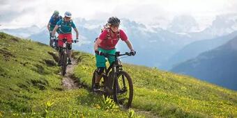 Easily charge your e-bike on the go